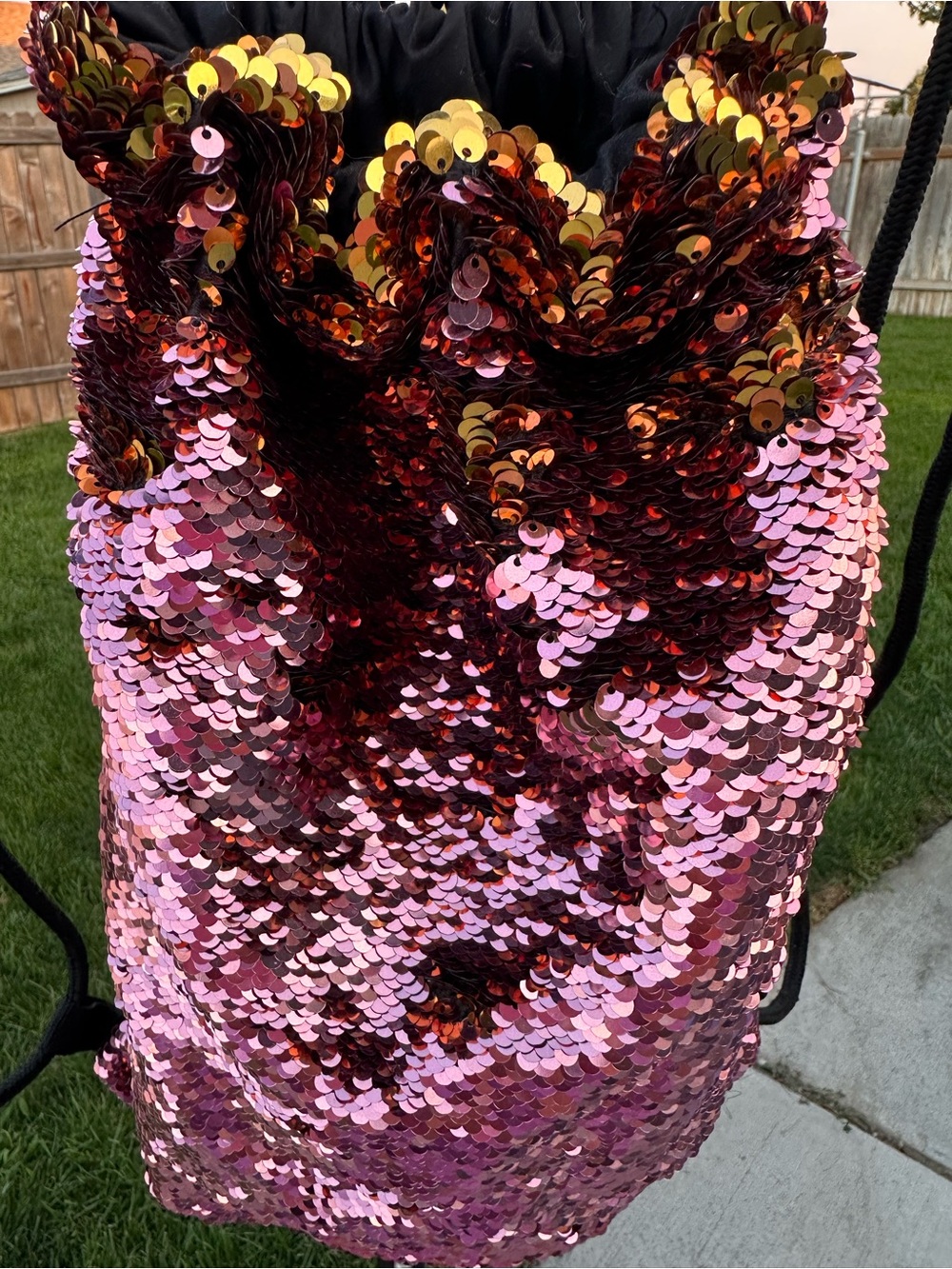 Cinch sequin backpack - Picture 2 of 4